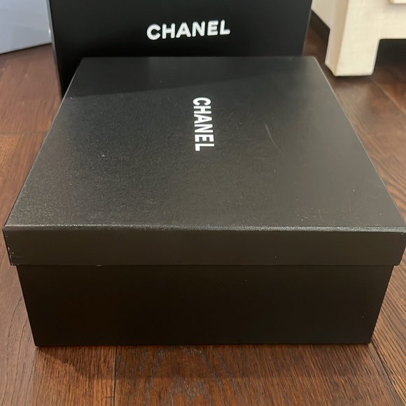 Authentic Chanel shoe box. - Picture 2 of 4